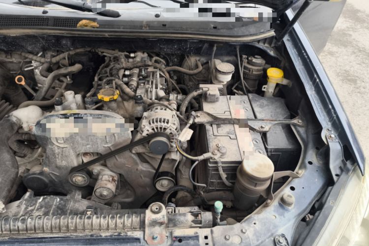 Used Isuzu D-MAX 2019 2.5T Two-Wheel Drive Automatic Base Version JE4D25Q5A Engine Bay Left