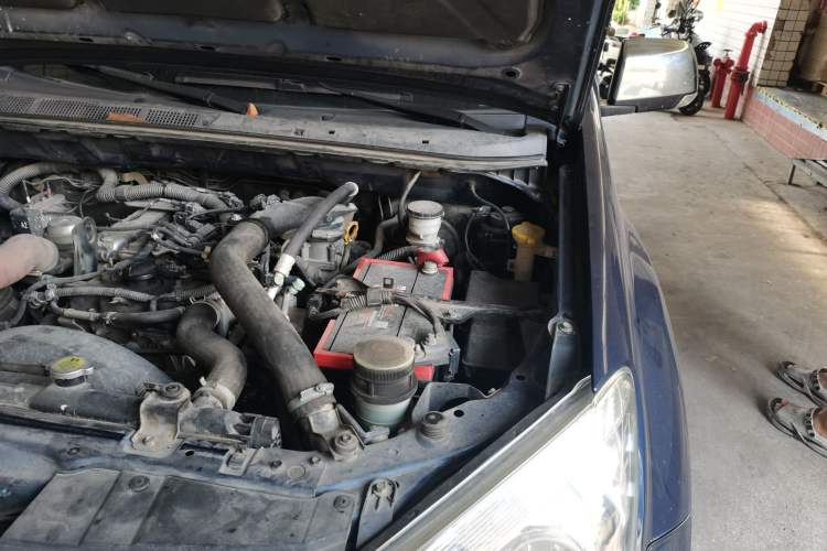 Used Isuzu D-MAX 2019 3.0T Two-Wheel Drive Automatic Elite Version 4JJ1-TC HI Engine Bay Left
