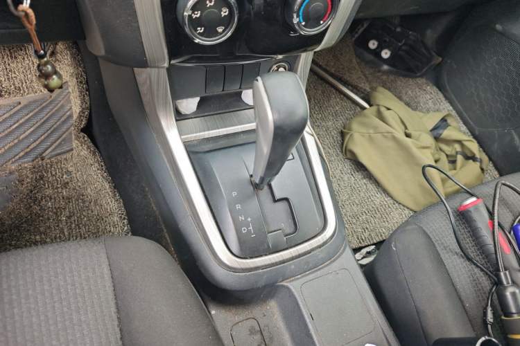 Used Isuzu D-MAX 2019 3.0T Two-Wheel Drive Automatic Elite Version 4JJ1-TC HI Gear Lever