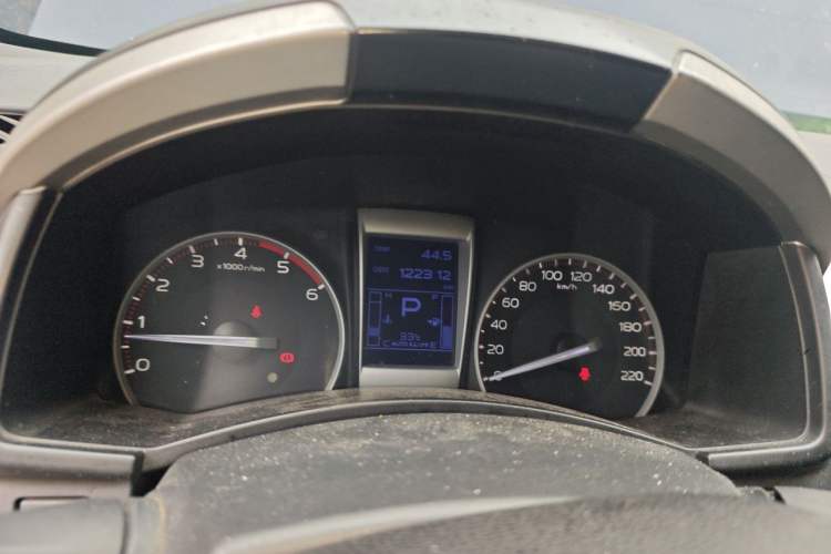 Used Isuzu D-MAX 2019 3.0T Two-Wheel Drive Automatic Elite Version 4JJ1-TC HI Instrument Cluster