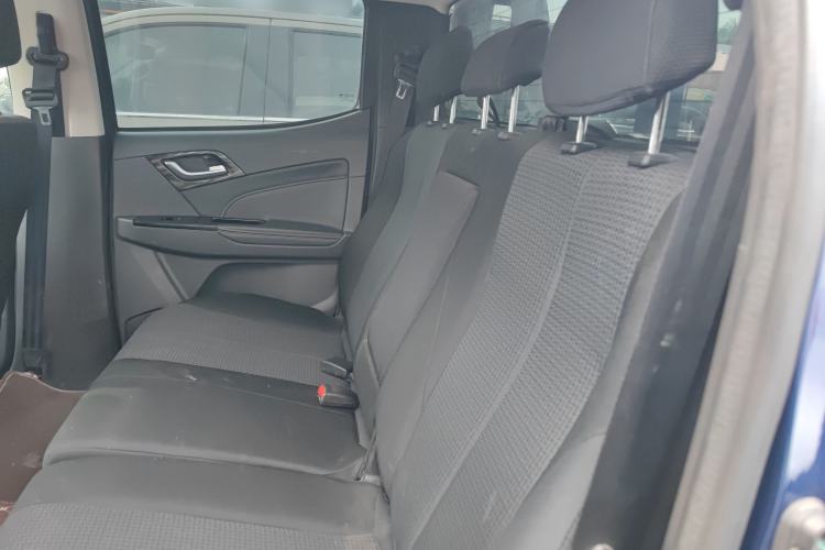 Used Isuzu D-MAX 2019 2.5T 4x4 Manual Basic Version Extended Length JE4D25Q5A Interior 1