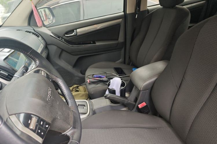 Used Isuzu D-MAX 2019 3.0T Two-Wheel Drive Automatic Elite Version 4JJ1-TC HI Left Front Seat