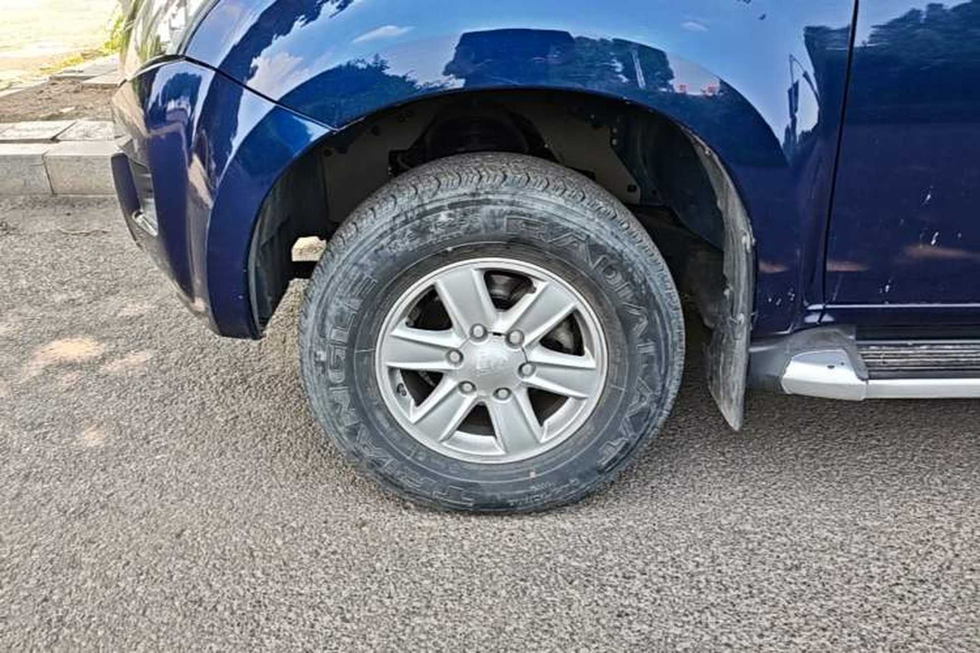 Used Isuzu D-MAX 2019 2.5T Two-Wheel Drive Manual Navigation Edition China VI Standard Extended Version JE4D25Q6A Left Front Wheel Hub