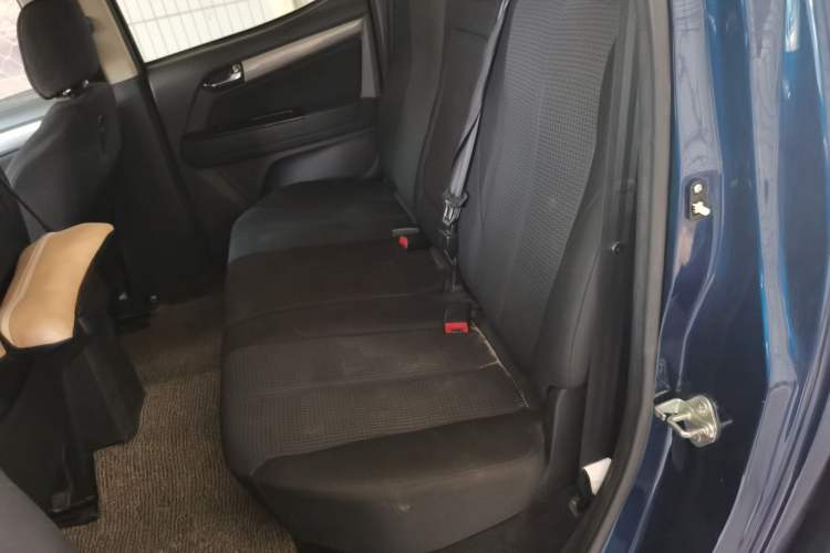Used Isuzu D-MAX 2019 3.0T Two-Wheel Drive Automatic Elite Version 4JJ1-TC HI Left Rear Seat