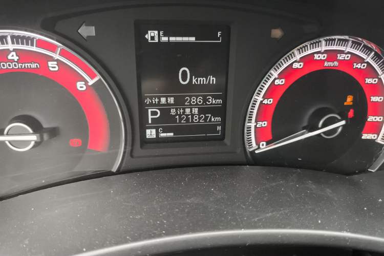 Used Isuzu D-MAX 2019 2.5T Two-Wheel Drive Automatic Base Version JE4D25Q5A Odometer Close Up