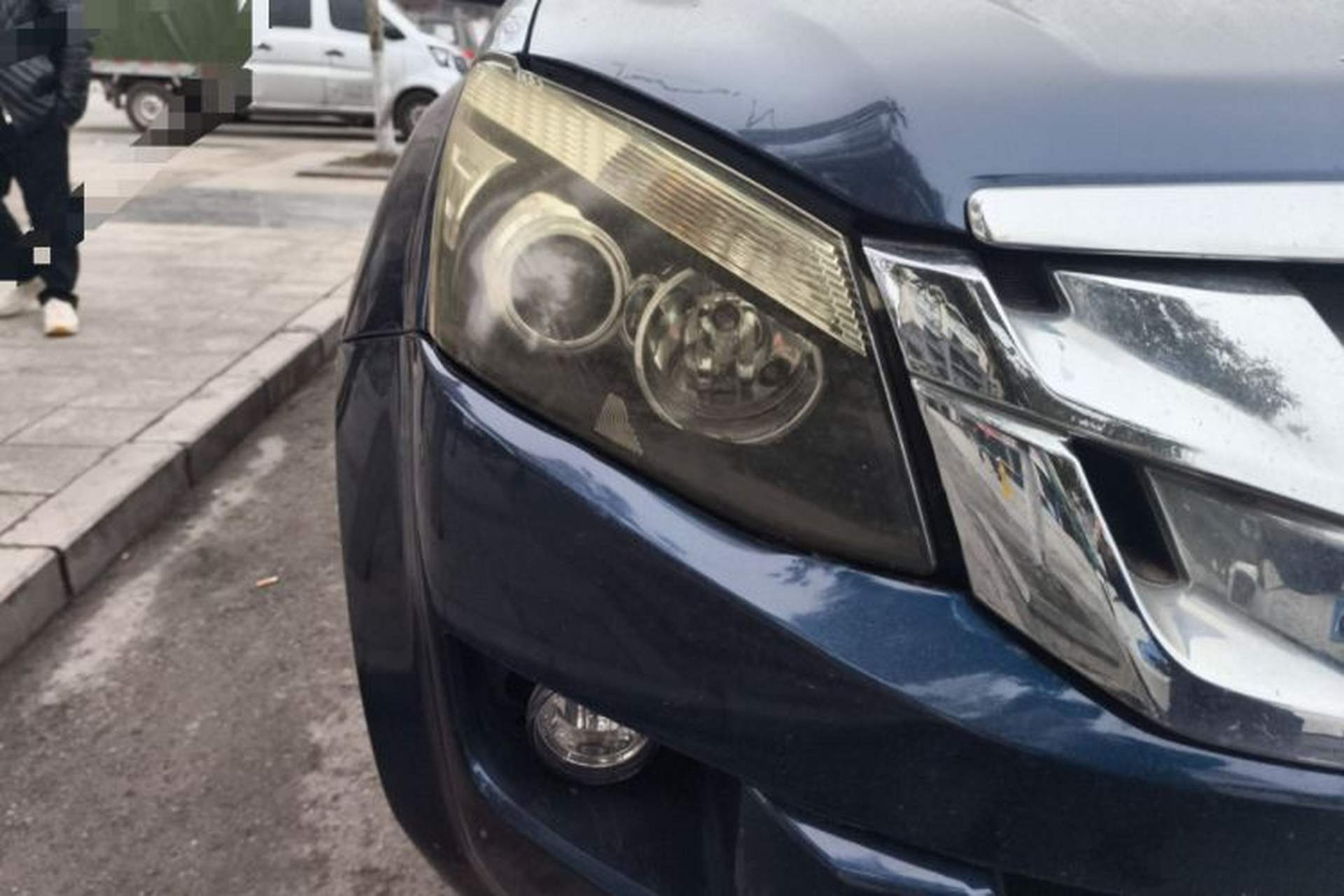 Used Isuzu D-MAX 2019 2.5T Two-Wheel Drive Automatic Base Version JE4D25Q5A Right Front Headlight