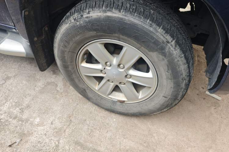 Used Isuzu D-MAX 2019 3.0T Two-Wheel Drive Automatic Elite Version 4JJ1-TC HI Right Front Wheel Hub
