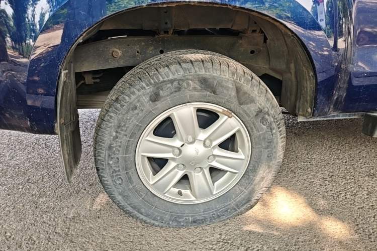 Used Isuzu D-MAX 2019 2.5T Two-Wheel Drive Manual Navigation Edition China VI Standard Extended Version JE4D25Q6A Right Rear Wheel Hub