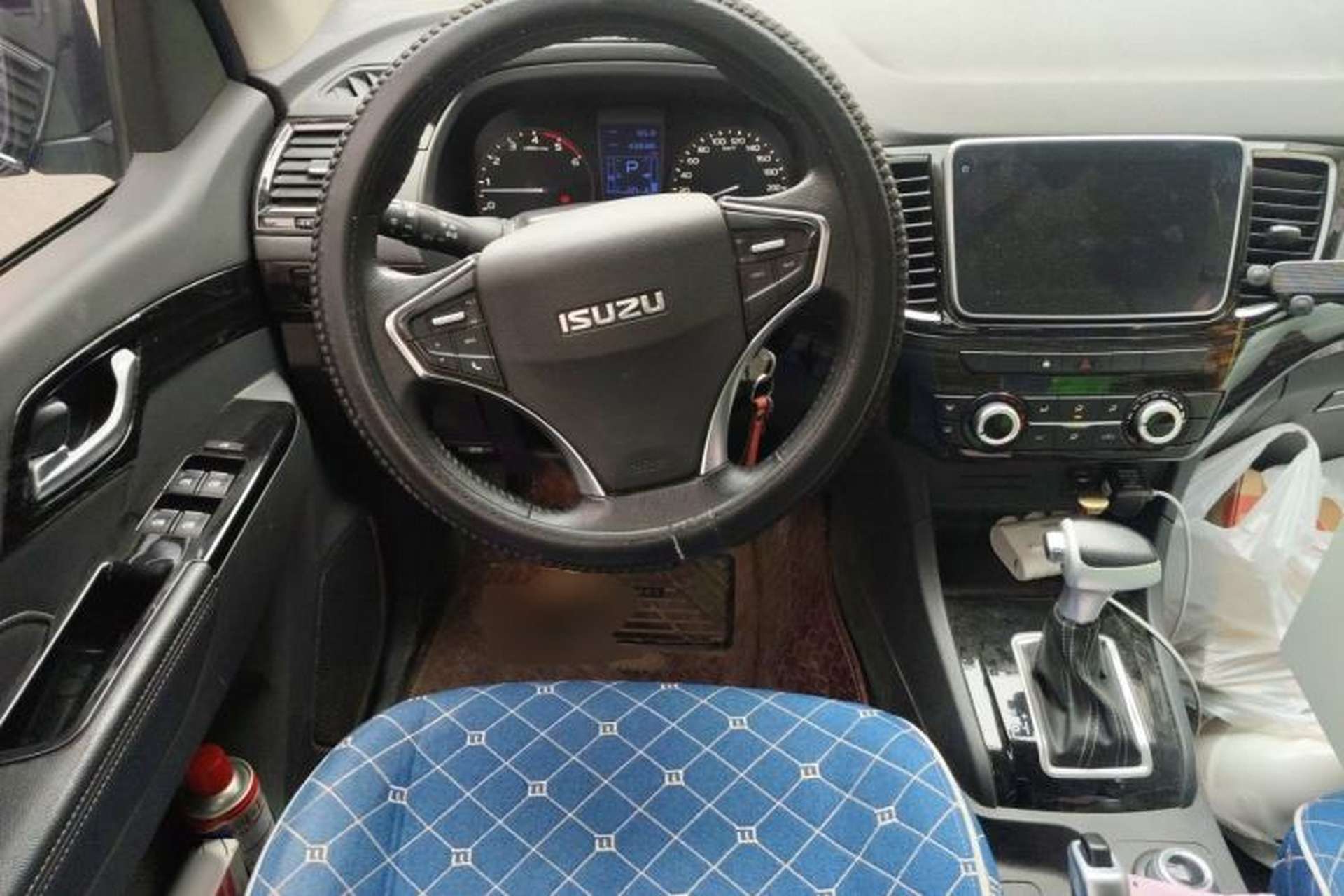 Used Isuzu D-MAX 2019 3.0T Four-Wheel Drive Automatic Elite Version 4JJ1-TC HI Steering Wheel
