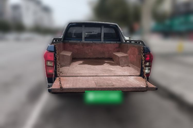 Used Isuzu D-MAX 2019 2.5T Two-Wheel Drive Automatic Base Version JE4D25Q5A Trunk