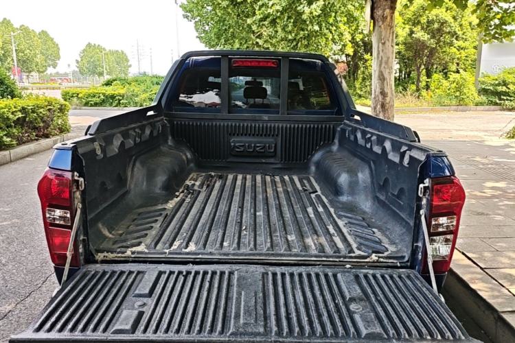 Used Isuzu D-MAX 2019 2.5T Two-Wheel Drive Manual Navigation Edition China VI Standard Extended Version JE4D25Q6A Trunk