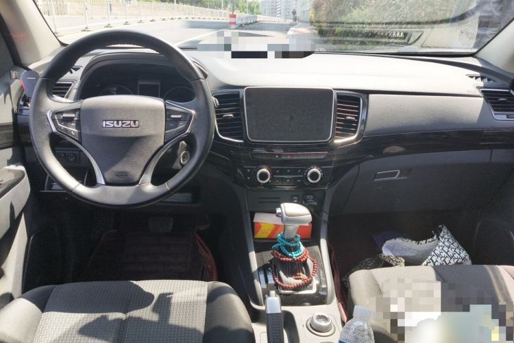 Used Isuzu D-MAX 2019 3.0T Four-Wheel Drive Automatic Elite Version 4JJ1-TC HI Center Console