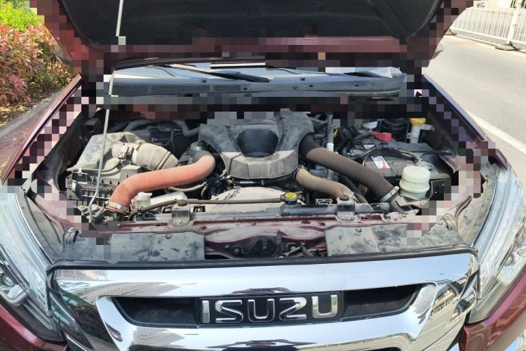Used Isuzu D-MAX 2019 3.0T Four-Wheel Drive Automatic Elite Version 4JJ1-TC HI Engine Bay