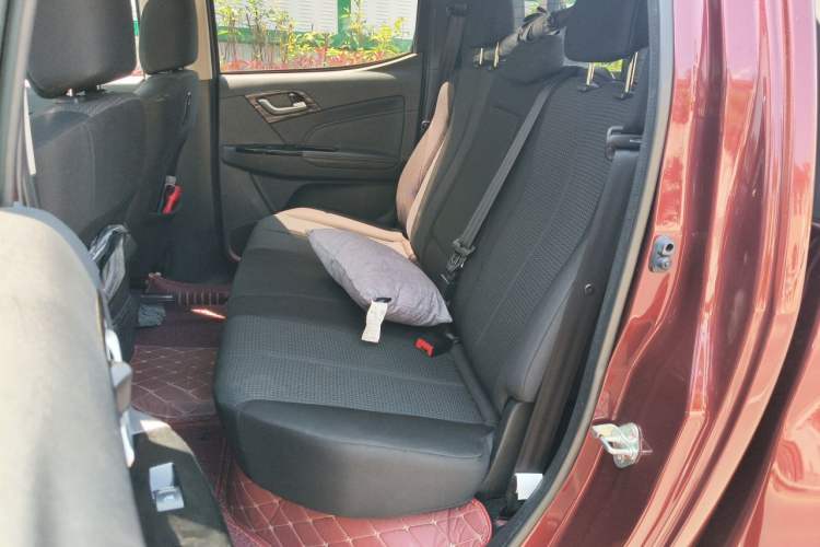Used Isuzu D-MAX 2019 3.0T Four-Wheel Drive Automatic Elite Version 4JJ1-TC HI Left Rear Seat