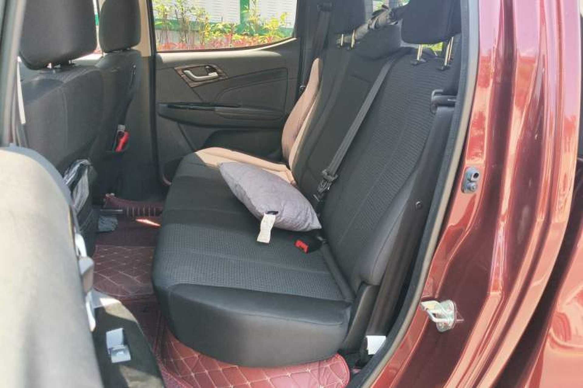 Used Isuzu D-MAX 2019 3.0T Four-Wheel Drive Automatic Elite Version 4JJ1-TC HI Left Rear Seat