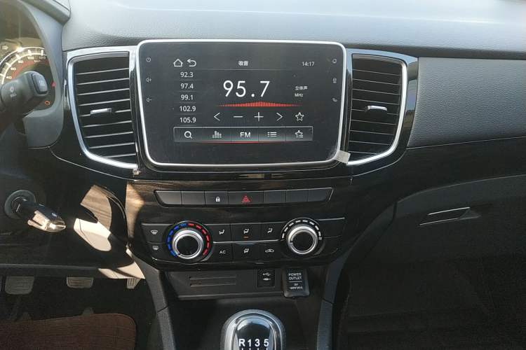 Used Isuzu D-MAX 2019 2.5T Two-Wheel Drive Manual Flagship Version China VI Emission Standard Extended Length JE4D25Q6A Audio And AC Panel