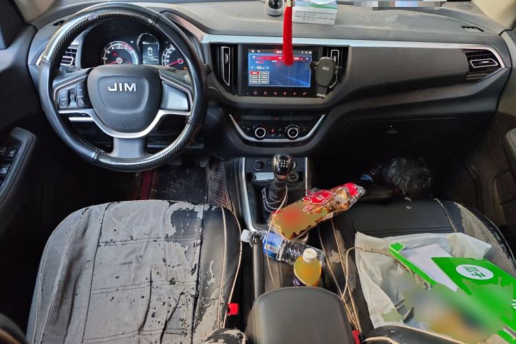Used Isuzu D-MAX 2019 2.5T Two-Wheel Drive Manual Navigation Version China VI JE4D25Q6A Center Console