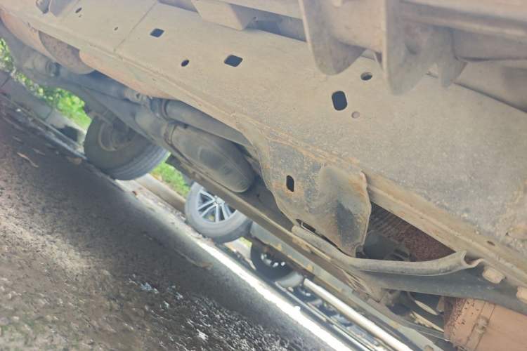 Used Isuzu D-MAX 2019 2.5T Two-Wheel Drive Manual Base Version JE4D25Q5A Chassis Front Right