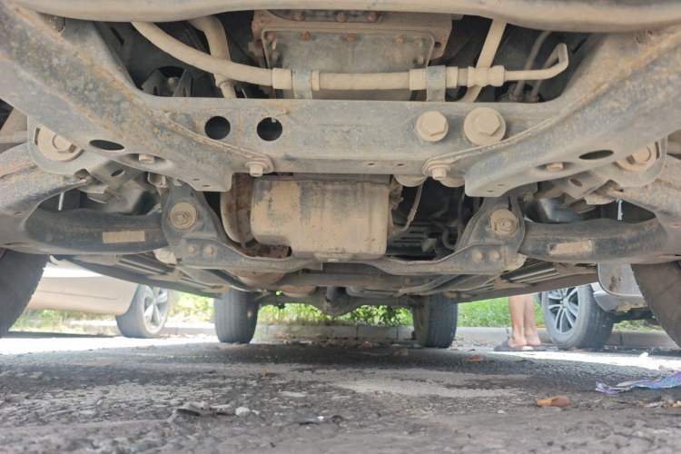 Used Isuzu D-MAX 2019 2.5T Two-Wheel Drive Manual Base Version JE4D25Q5A Chassis Front