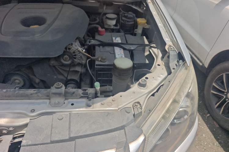 Used Isuzu D-MAX 2019 2.5T Two-Wheel Drive Manual Base Version JE4D25Q5A Engine Bay Left
