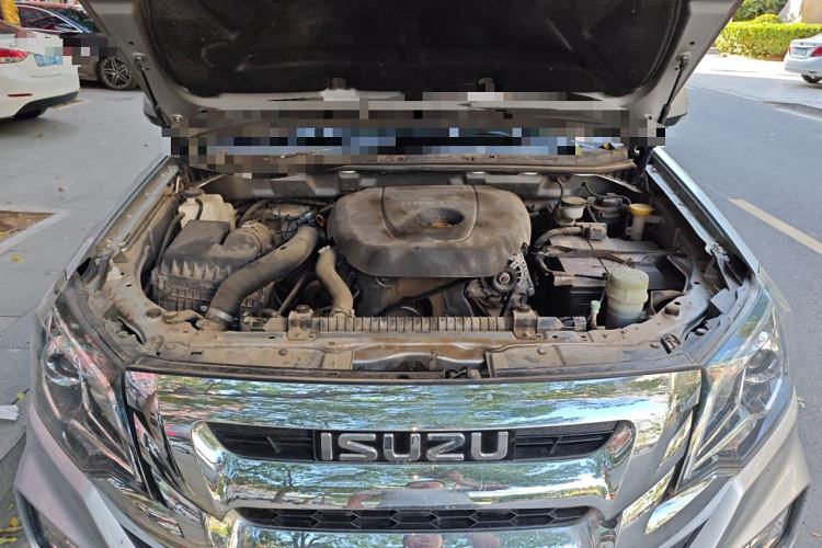 Used Isuzu D-MAX 2019 2.5T Two-Wheel Drive Manual Navigation Version China VI JE4D25Q6A Engine Bay