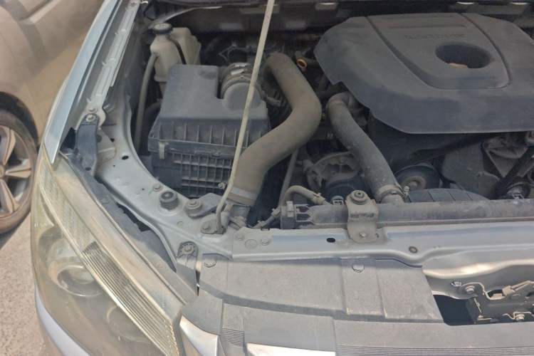 Used Isuzu D-MAX 2019 2.5T Two-Wheel Drive Manual Base Version JE4D25Q5A Engine Bay Right