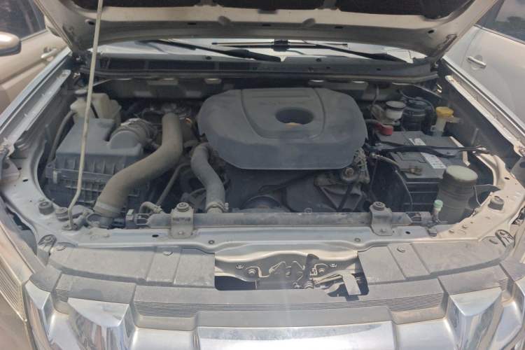 Used Isuzu D-MAX 2019 2.5T Two-Wheel Drive Manual Base Version JE4D25Q5A Engine Bay