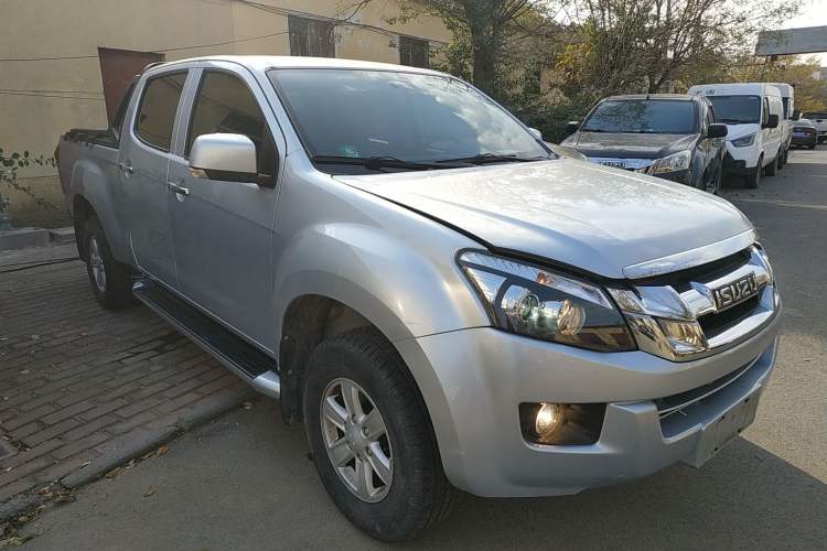 Used Isuzu D-MAX 2019 2.5T Two-Wheel Drive Manual Flagship Version China VI Emission Standard Extended Length JE4D25Q6A Exterior 2