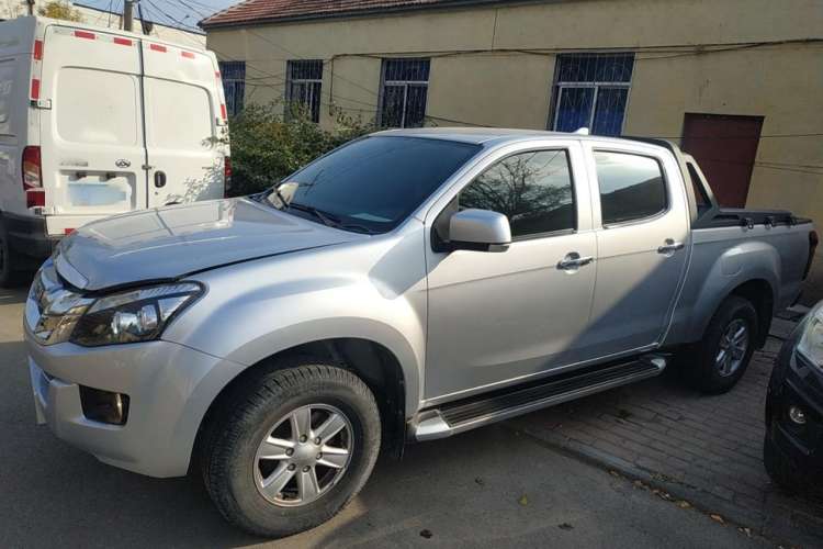 Used Isuzu D-MAX 2019 2.5T Two-Wheel Drive Manual Flagship Version China VI Emission Standard Extended Length JE4D25Q6A Exterior 3