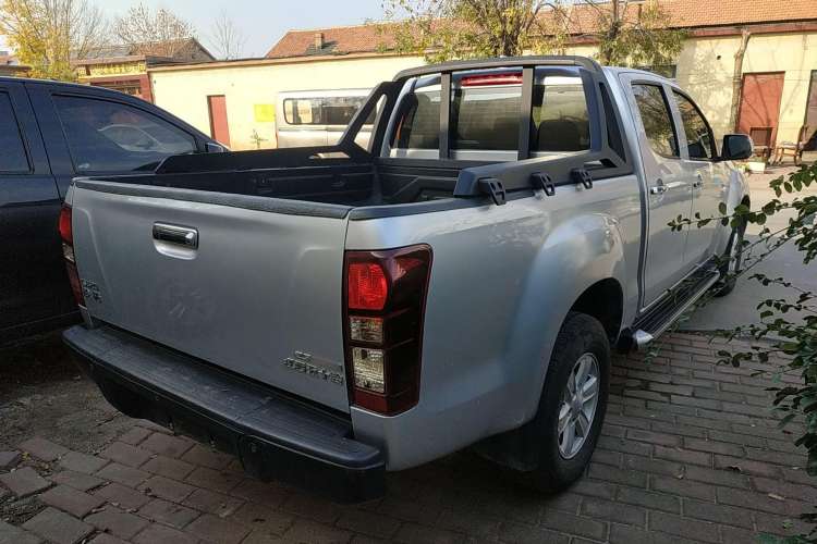 Used Isuzu D-MAX 2019 2.5T Two-Wheel Drive Manual Flagship Version China VI Emission Standard Extended Length JE4D25Q6A Exterior 5