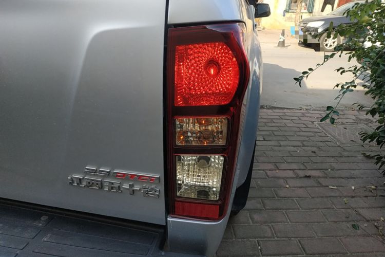 Used Isuzu D-MAX 2019 2.5T Two-Wheel Drive Manual Flagship Version China VI Emission Standard Extended Length JE4D25Q6A Exterior 6