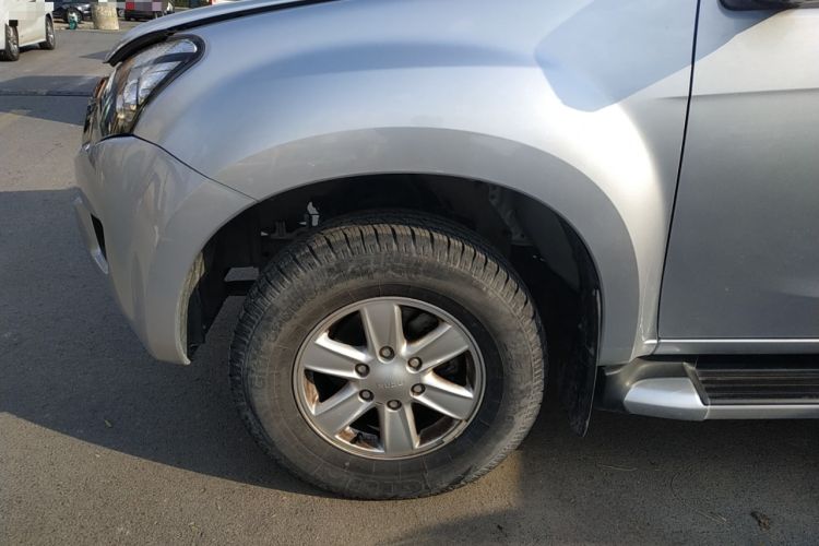 Used Isuzu D-MAX 2019 2.5T Two-Wheel Drive Manual Flagship Version China VI Emission Standard Extended Length JE4D25Q6A Exterior 7
