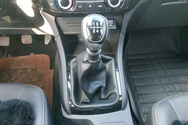 Used Isuzu D-MAX 2019 2.5T Two-Wheel Drive Manual Flagship Version China VI Emission Standard Extended Length JE4D25Q6A Gear Lever