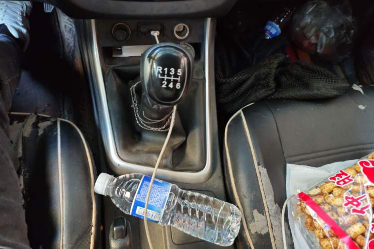 Used Isuzu D-MAX 2019 2.5T Two-Wheel Drive Manual Navigation Version China VI JE4D25Q6A Gear Lever