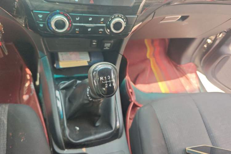 Used Isuzu D-MAX 2019 2.5T Two-Wheel Drive Manual Base Version JE4D25Q5A Gear Lever