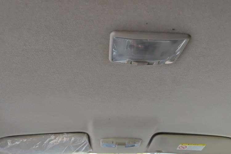 Used Isuzu D-MAX 2019 2.5T Two-Wheel Drive Manual Navigation Version China VI JE4D25Q6A Headliner