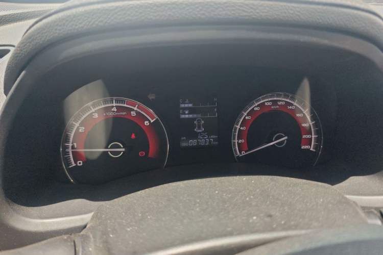 Used Isuzu D-MAX 2019 2.5T Two-Wheel Drive Manual Base Version JE4D25Q5A Instrument Cluster