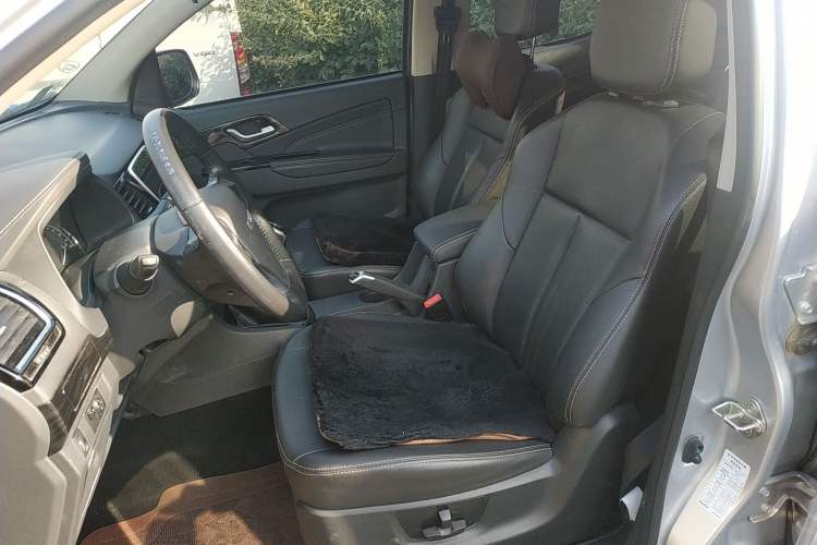 Used Isuzu D-MAX 2019 2.5T Two-Wheel Drive Manual Flagship Version China VI Emission Standard Extended Length JE4D25Q6A Left Front Seat