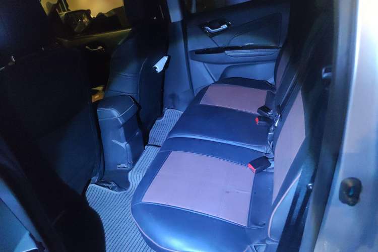Used Isuzu D-MAX 2019 2.5T Four-Wheel Drive Automatic Base Version Extended Edition JE4D25Q5A Left Rear Seat