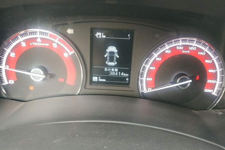 Used Isuzu D-MAX 2019 2.5T Two-Wheel Drive Manual Flagship Version China VI Emission Standard Extended Length JE4D25Q6A Odometer Close Up
