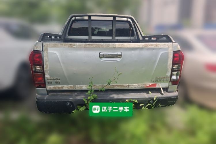 Used Isuzu D-MAX 2019 2.5T Two-Wheel Drive Manual Base Version JE4D25Q5A Rear