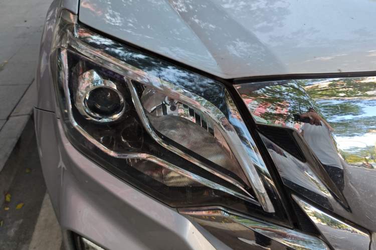 Used Isuzu D-MAX 2019 2.5T Two-Wheel Drive Manual Navigation Version China VI JE4D25Q6A Right Front Headlight