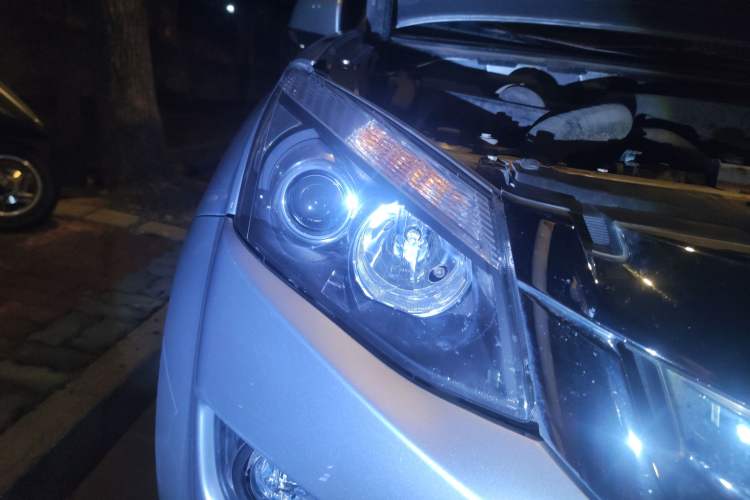 Used Isuzu D-MAX 2019 2.5T Four-Wheel Drive Automatic Base Version Extended Edition JE4D25Q5A Right Front Headlight