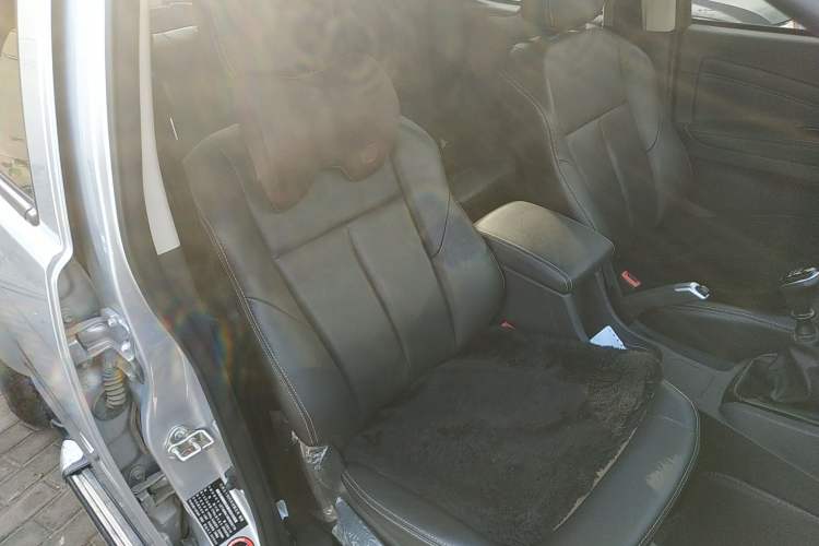 Used Isuzu D-MAX 2019 2.5T Two-Wheel Drive Manual Flagship Version China VI Emission Standard Extended Length JE4D25Q6A Right Front Seat