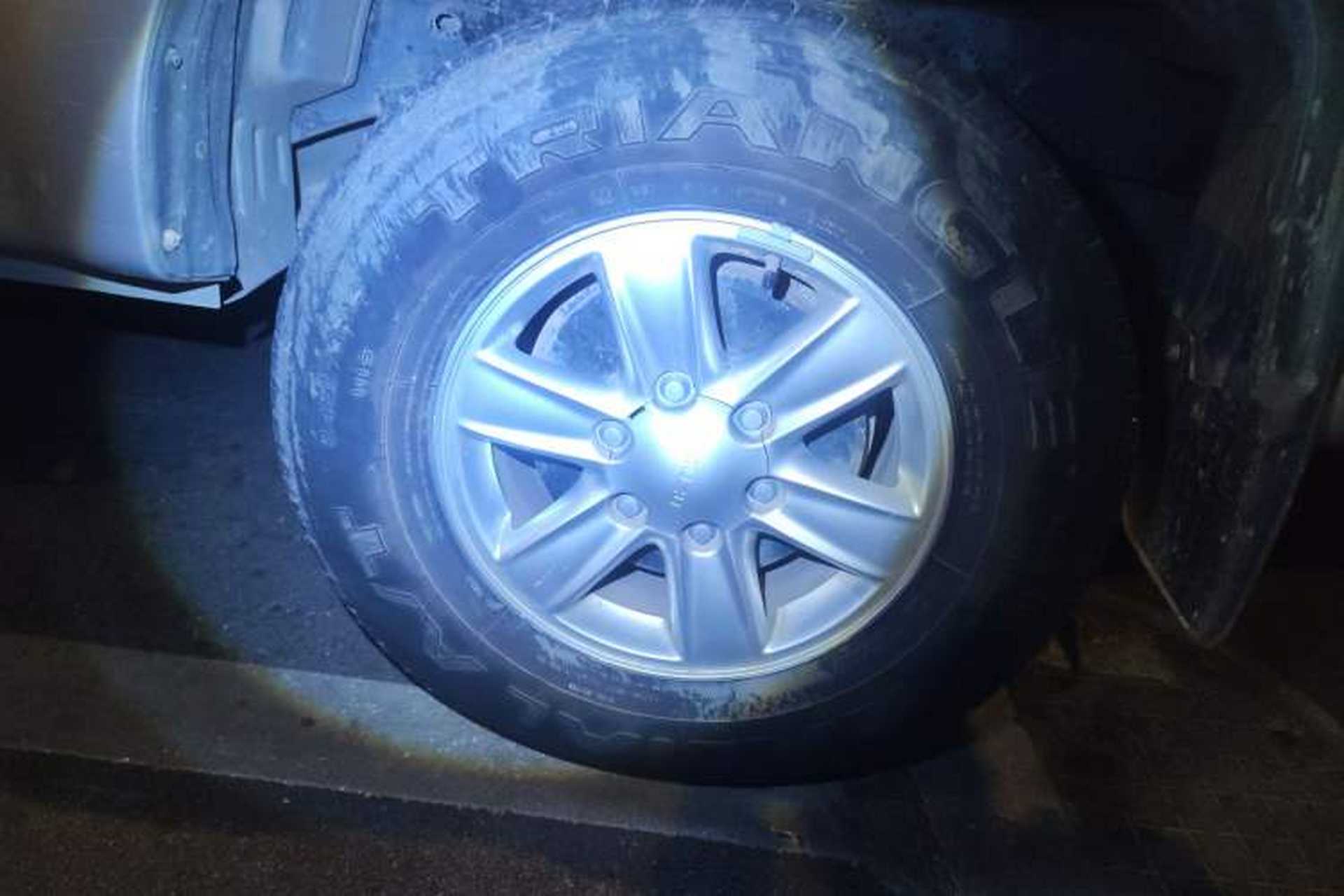 Used Isuzu D-MAX 2019 2.5T Four-Wheel Drive Automatic Base Version Extended Edition JE4D25Q5A Right Front Wheel Hub