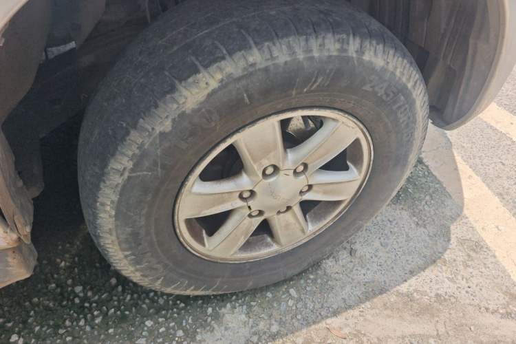 Used Isuzu D-MAX 2019 2.5T Two-Wheel Drive Manual Base Version JE4D25Q5A Right Front Wheel Hub