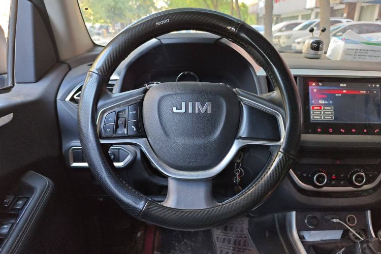 Used Isuzu D-MAX 2019 2.5T Two-Wheel Drive Manual Navigation Version China VI JE4D25Q6A Steering Wheel