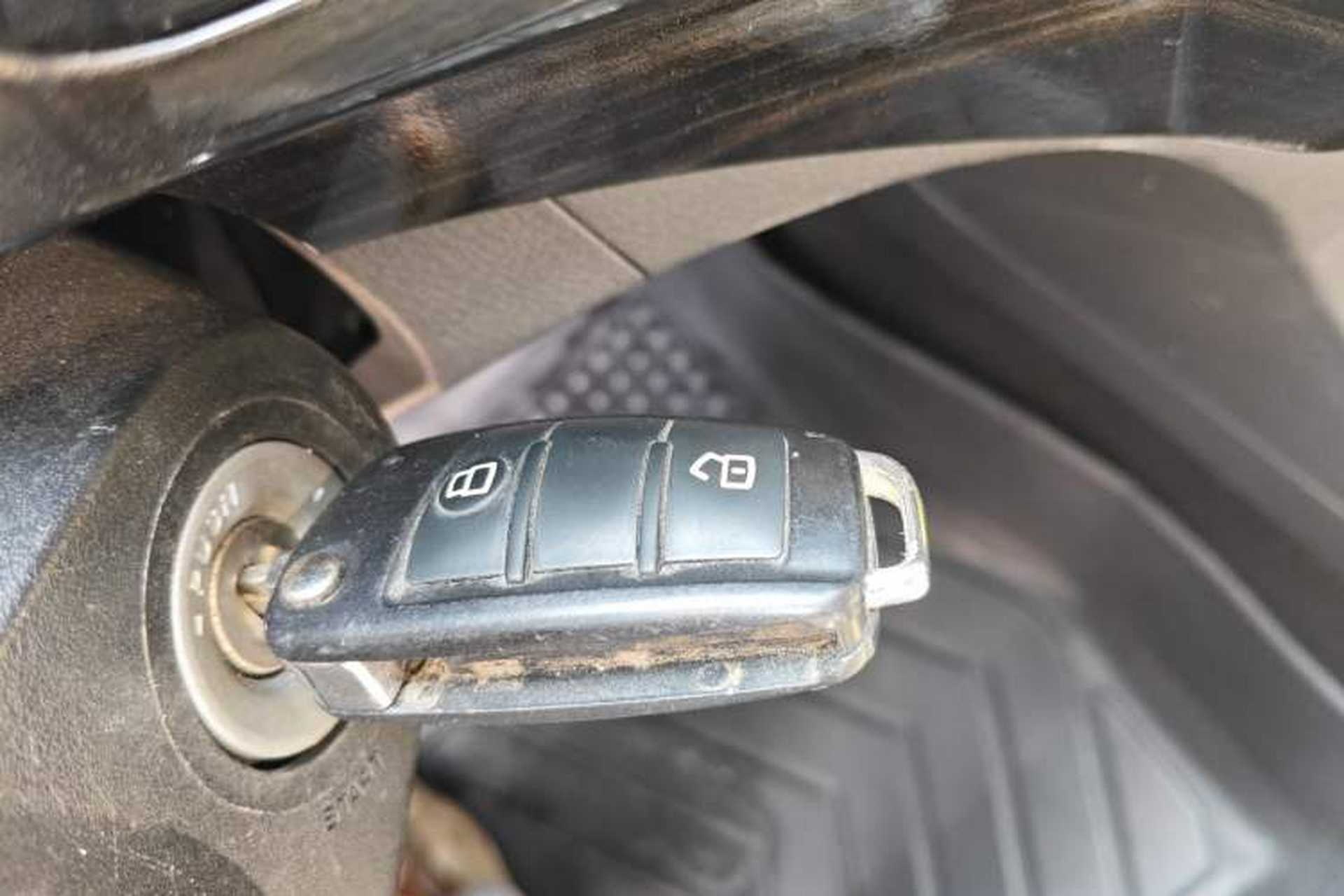 Used Isuzu D-MAX 2019 2.5T Two-Wheel Drive Manual Navigation Version China VI JE4D25Q6A Vehicle Key