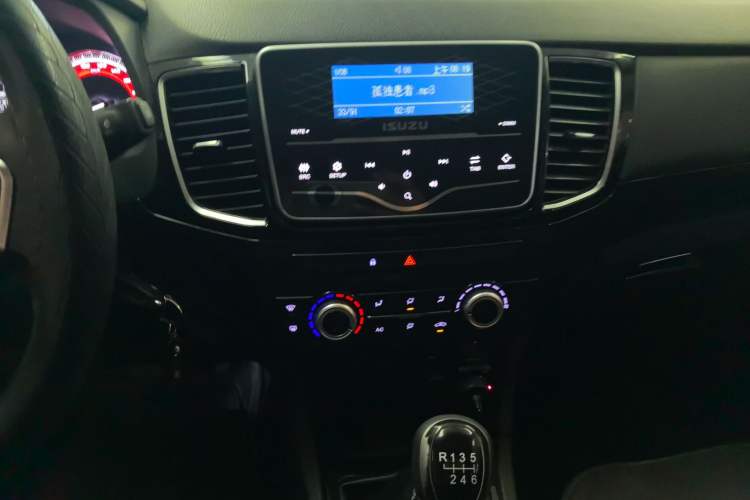 Used Isuzu D-MAX 2019 2.5T Two-Wheel Drive Manual Navigation Edition China VI Standard Extended Version JE4D25Q6A Audio And AC Panel