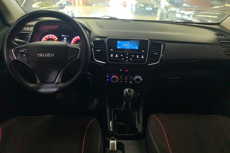 Used Isuzu D-MAX 2019 2.5T Two-Wheel Drive Manual Navigation Edition China VI Standard Extended Version JE4D25Q6A Center Console